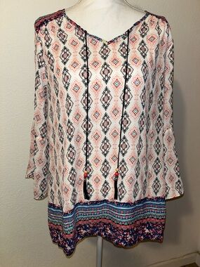 Like New Cato Bohemian Printed Peasant Tunic - White with Coral & Blue.